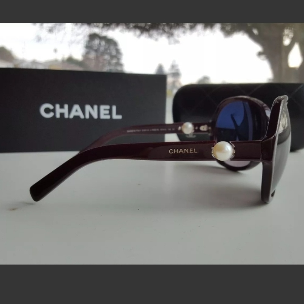 Chanel Pearl Sunglasses w/ Box Case Bag